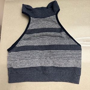 Women’s high neck sports bra